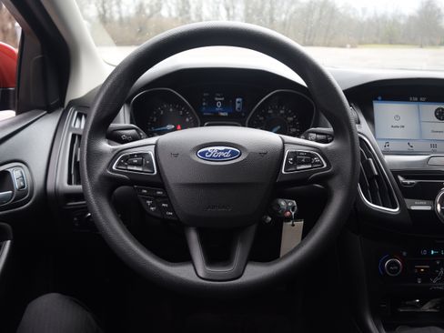 Used 2018 Ford Focus SEL image 4