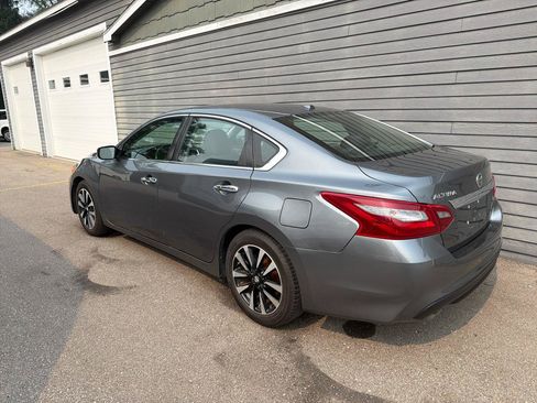 Used 2018 Nissan Altima 2.5 SV FWD image 10