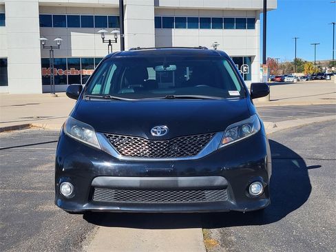 Used 2016 Toyota Sienna SE image 8