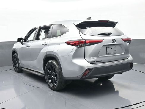 Used 2022 Toyota Highlander L image 4