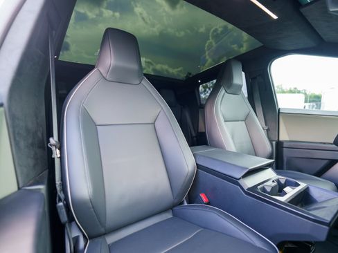 Used 2025 Tesla Cybertruck AWD Crew Cab image 15