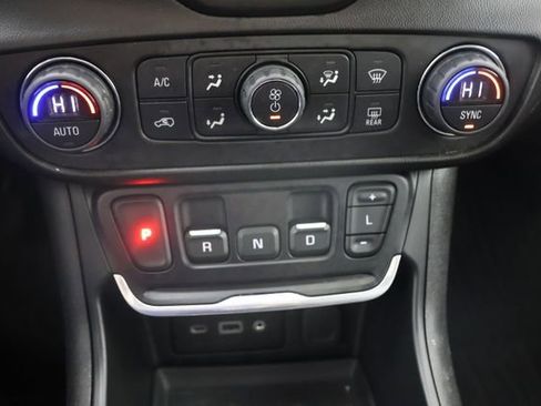 Used 2021 GMC Terrain SLE w/ Driver Convenience Package image 15