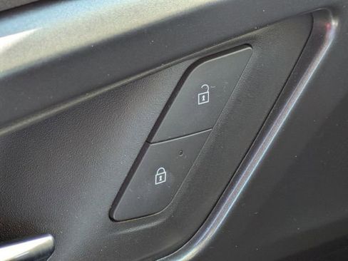 Certified 2025 Chevrolet Equinox EV RS FWD image 24
