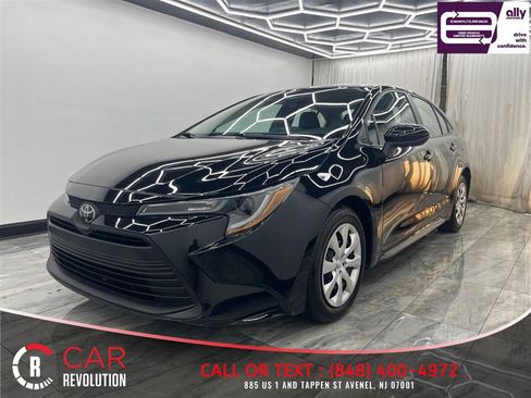 Used 2024 Toyota Corolla LE FWD image 4