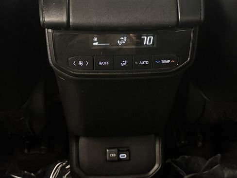 Used 2023 Toyota Highlander XLE AWD/4WD image 34