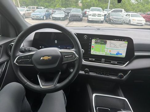 Used 2025 Chevrolet Equinox LT FWD image 8