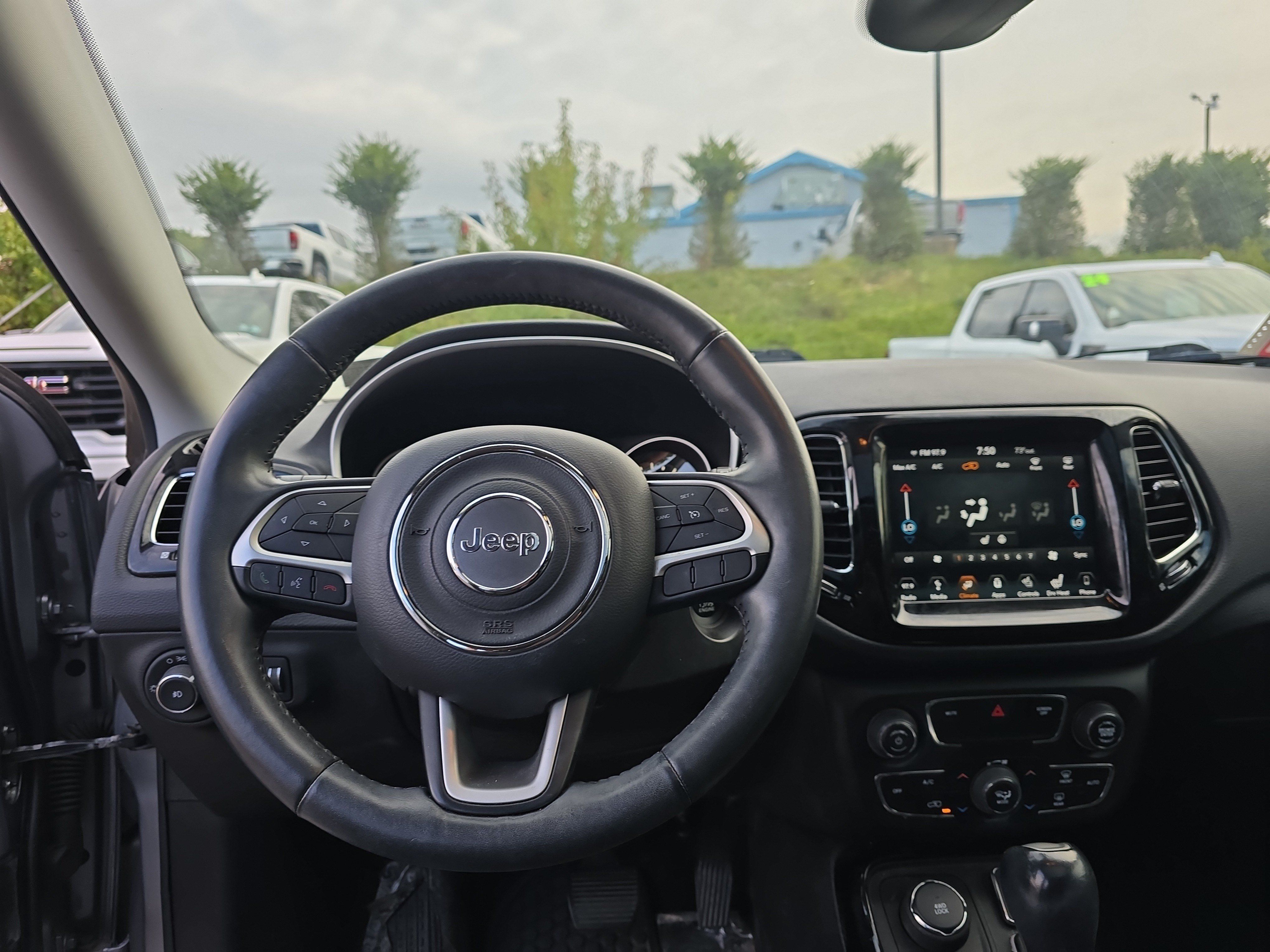 Used 2018 Jeep Compass Latitude w/ Popular Equipment Group AWD/4WD image 13