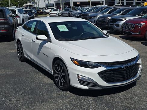 Used 2022 Chevrolet Malibu RS image 2
