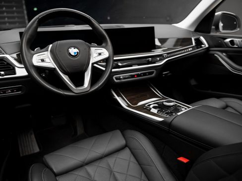 Used 2024 BMW X7 xDrive40i image 2