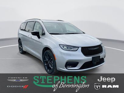 New 2026 Chrysler Pacifica Limited w/ S Appearance Package