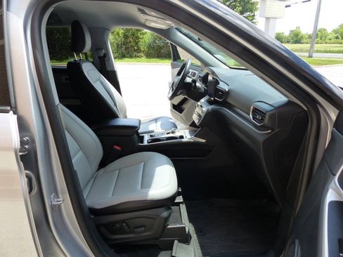 Used 2021 Ford Explorer XLT w/ Equipment Group 202A AWD/4WD image 48