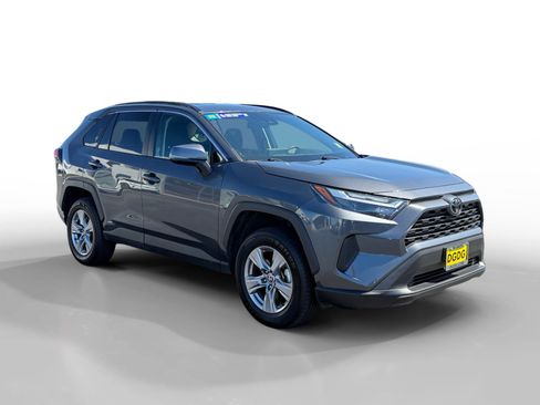 Used 2025 Toyota RAV4 LE AWD/4WD image 7