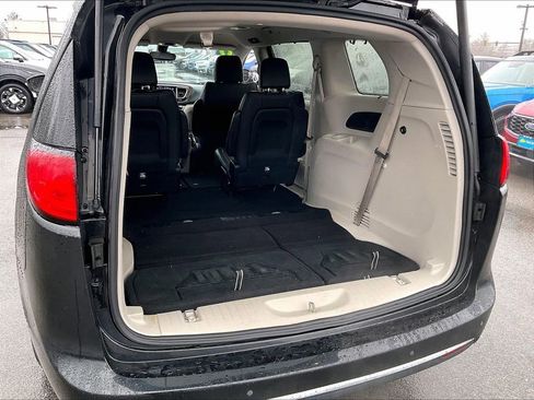 Used 2017 Chrysler Pacifica Touring-L image 34