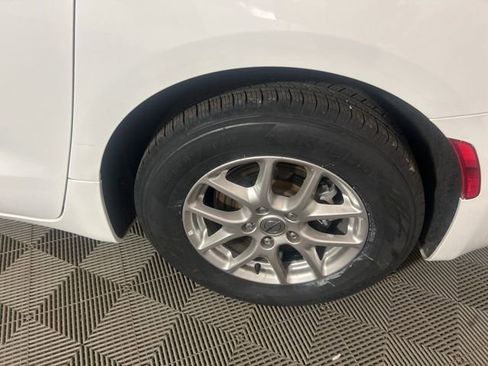 Used 2024 Chrysler Pacifica Touring-L FWD image 26