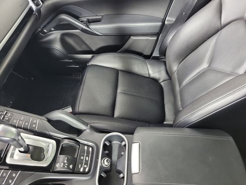 Used 2017 Porsche Cayenne S image 23
