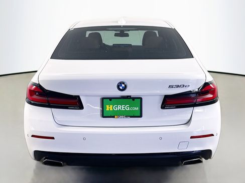 Used 2023 BMW 530e w/ Premium Package image 8