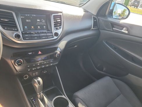Used 2018 Hyundai Tucson Value w/ Cargo Package FWD image 19