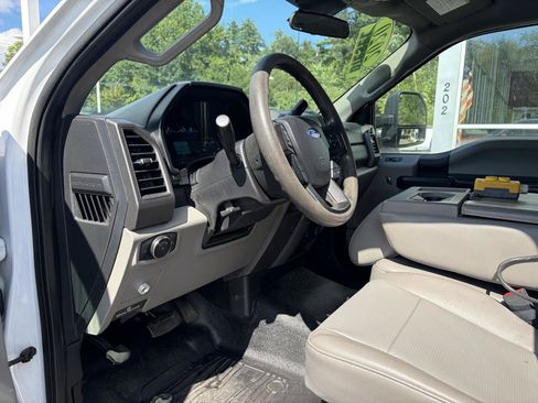 Used 2020 Ford F550 4x4 Regular Cab Super Duty image 19