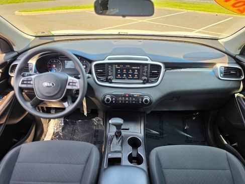 Used 2019 Kia Sorento FWD image 29