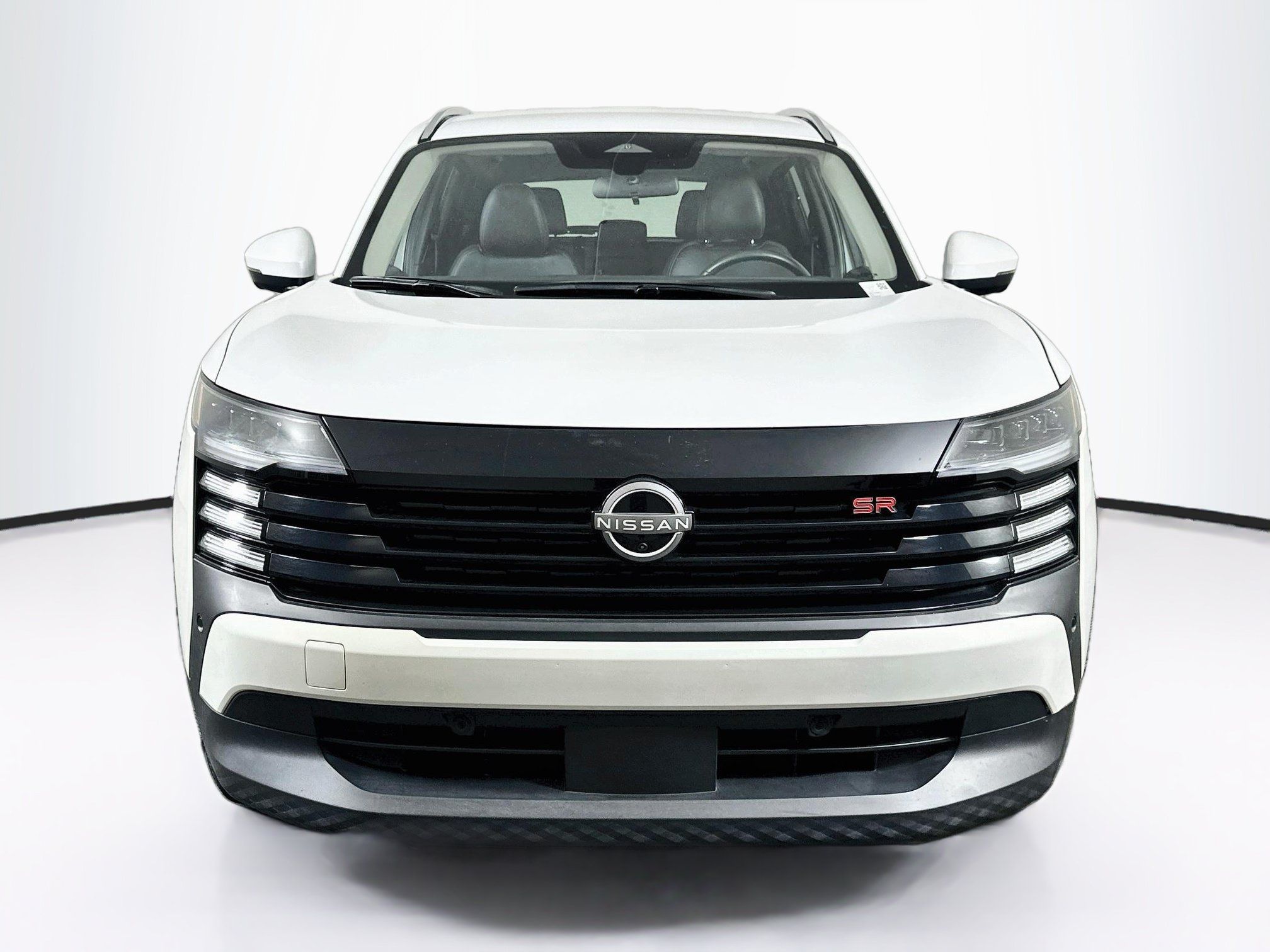 Used 2025 Nissan Kicks SR FWD image 2