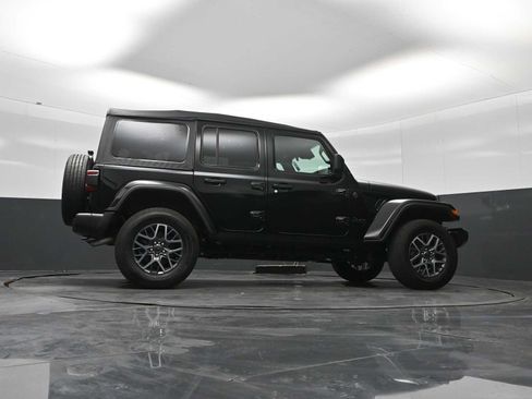 Used 2025 Jeep Wrangler Unlimited Sahara AWD/4WD image 25