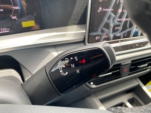 New 2026 Volkswagen Tiguan SE R-Line FWD image 17