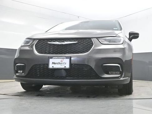 Used 2023 Chrysler Pacifica Touring-L FWD image 36