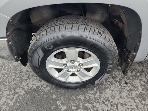 Used 2019 Toyota Tundra SR5 AWD/4WD image 30
