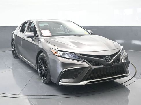 Used 2021 Toyota Camry XSE image 9