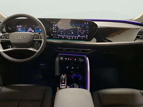 Used 2025 Audi Q5 Premium w/ Convenience Package image 11