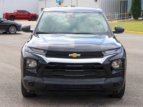 Used 2023 Chevrolet TrailBlazer LS FWD image 2