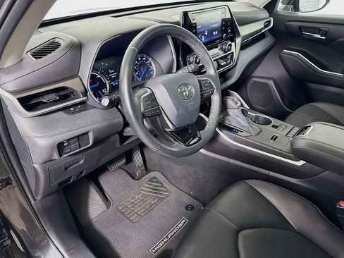 Certified 2020 Toyota Highlander XLE image 9