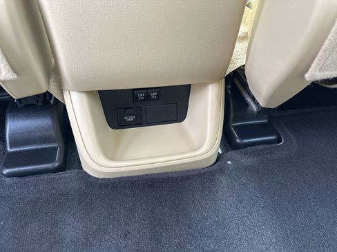 Used 2019 Toyota Highlander XLE AWD/4WD image 21