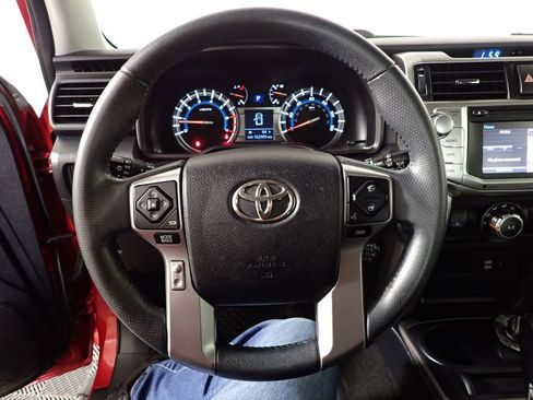 Used 2018 Toyota 4Runner SR5 AWD/4WD image 29