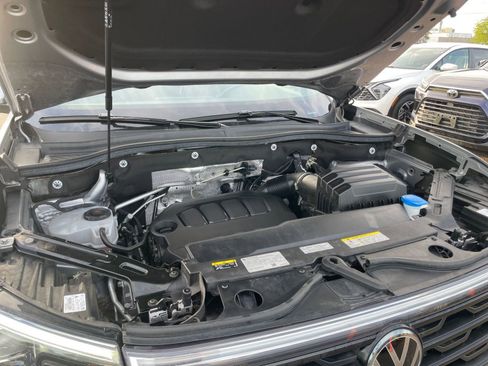 Used 2025 Volkswagen Atlas Cross Sport SE image 34