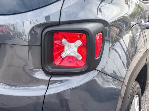 Used 2023 Jeep Renegade Latitude image 9