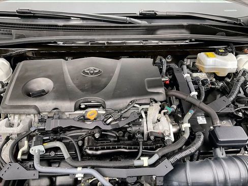 Used 2018 Toyota Camry XLE image 11
