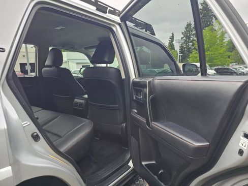 Used 2020 Toyota 4Runner TRD Off-Road Premium AWD/4WD image 14