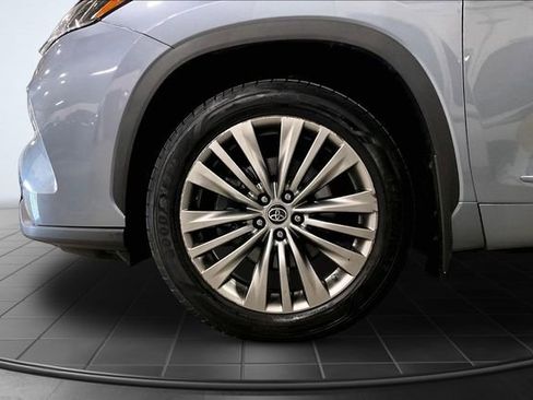 Used 2022 Toyota Highlander Platinum AWD/4WD image 9