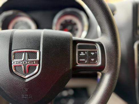 Used 2019 Dodge Grand Caravan SE w/ UConnect Hands-Free Group FWD image 36