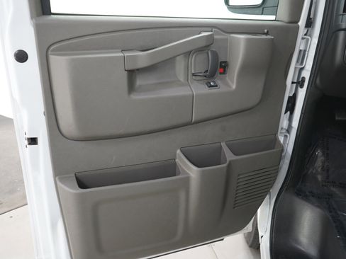 Used 2025 Chevrolet Express 3500 LT w/ LT Preferred Equipment Group RWD image 16