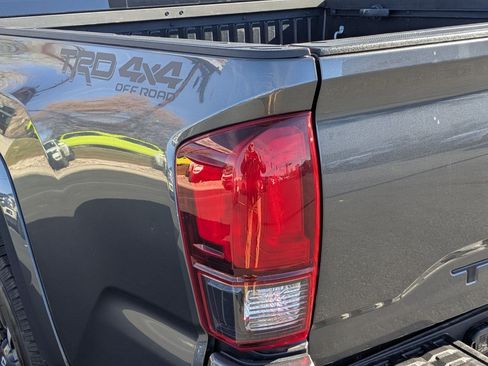 Used 2019 Toyota Tacoma TRD Off-Road image 13