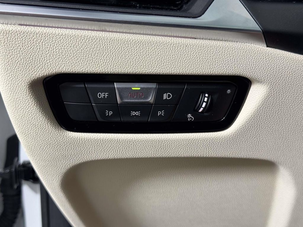 Used 2023 BMW 330i xDrive Sedan w/ Driving Assistance Package AWD/4WD image 19