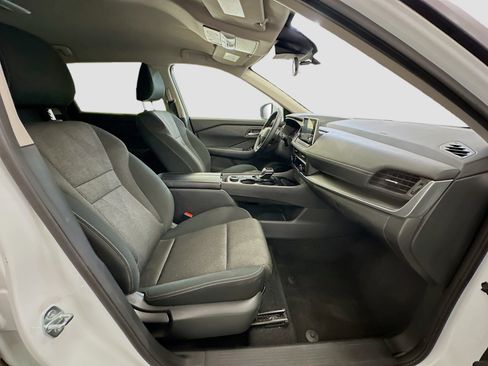 Used 2025 Nissan Rogue SV image 32