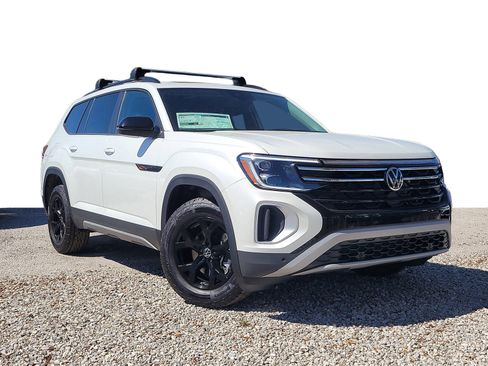 New 2026 Volkswagen Atlas Peak Edition AWD/4WD image 2