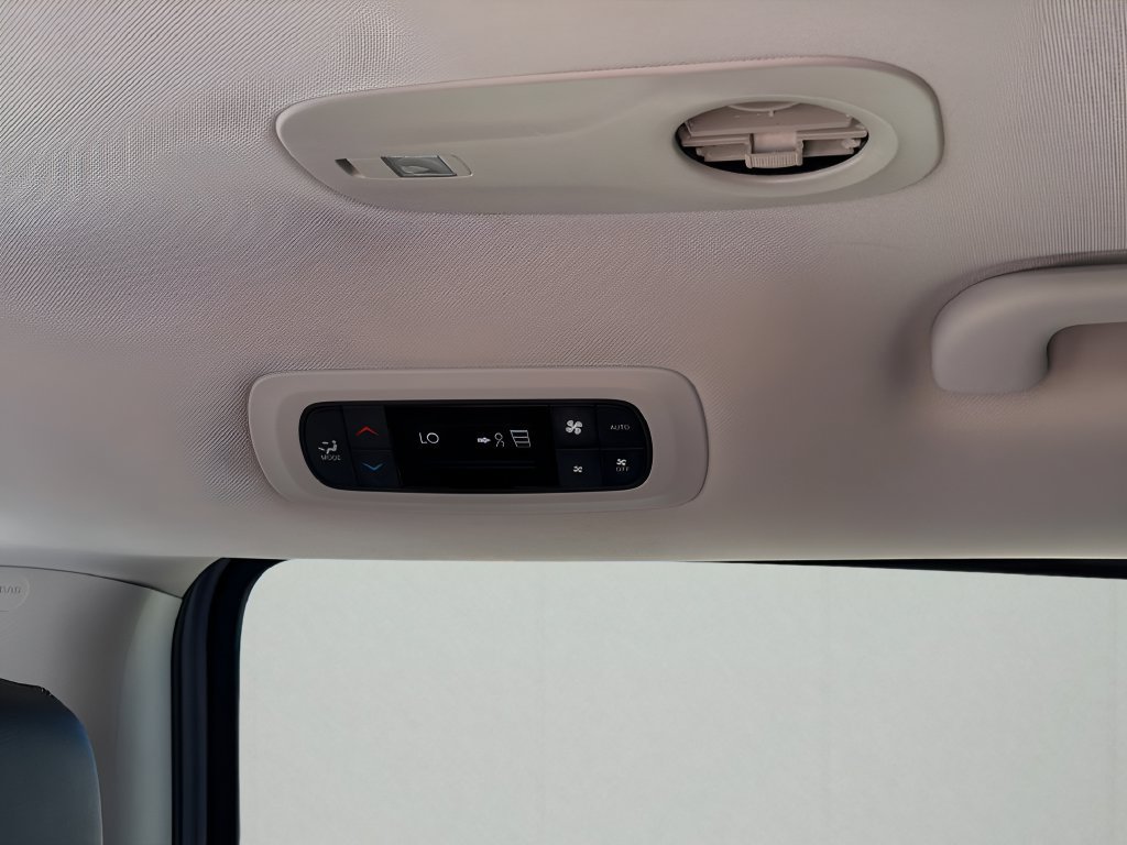 Used 2023 Chrysler Pacifica Touring-L FWD image 16
