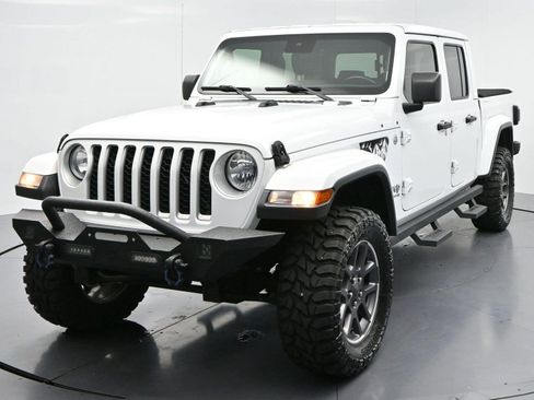 Used 2020 Jeep Gladiator Overland w/ Popular Equipment Package AWD/4WD image 3