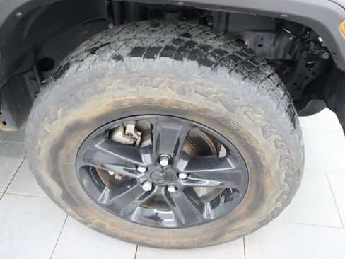 Used 2022 Jeep Wrangler Unlimited Sahara AWD/4WD image 3