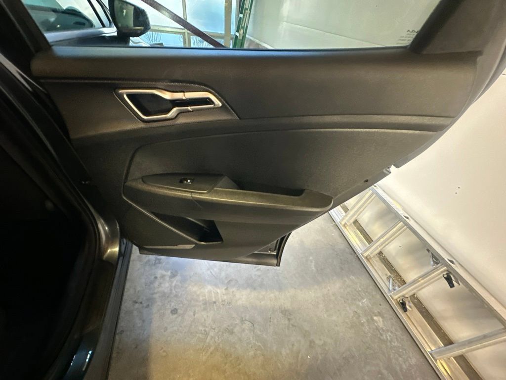 Used 2023 Kia Sportage LX AWD/4WD image 32