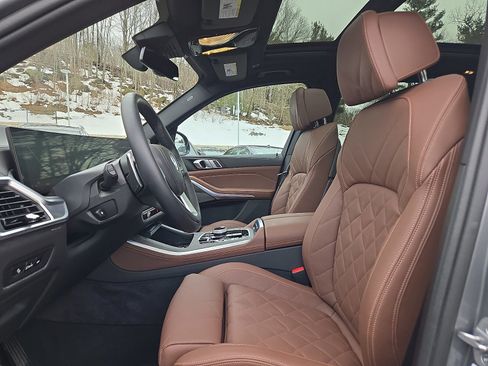 Used 2024 BMW X5 xDrive40i w/ Executive Package image 14